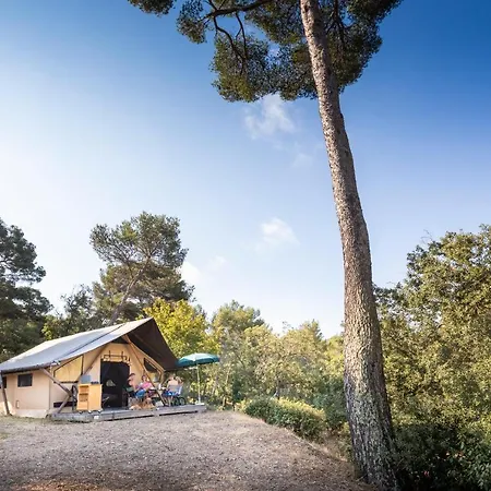 אתר קמפינג Huttopia Foret De Janas 4*