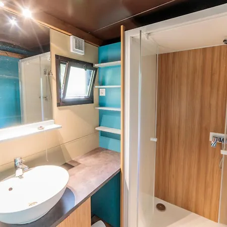 אתר קמפינג Huttopia Foret De Janas 4*