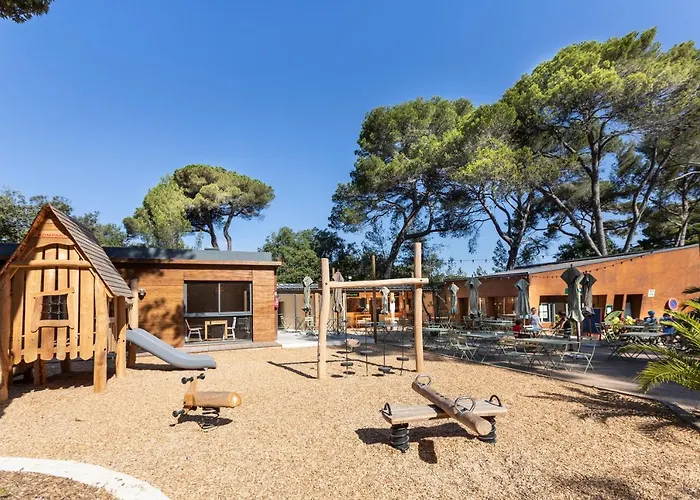 Camping Huttopia Foret De Janas 4*